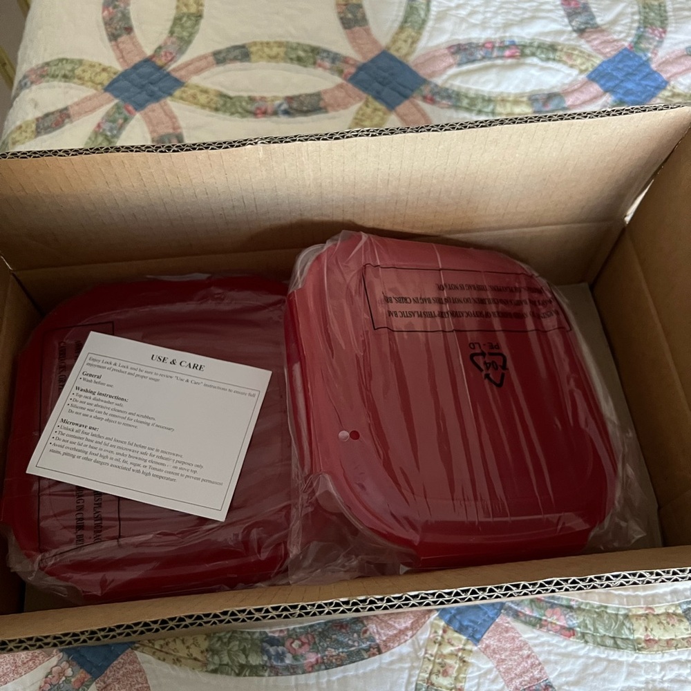 Lock & Lock Food Storage Container Set of 4 with 3 compartments each - Picture 5 of 7